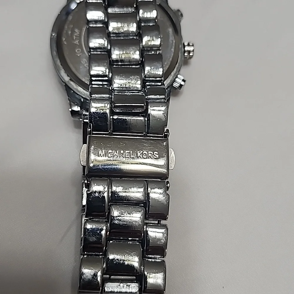 MICHAEL KORS MK WATCH RUNWAY FASHION SILVER STREAM HIGH POLISHED - Picture 3 of 5